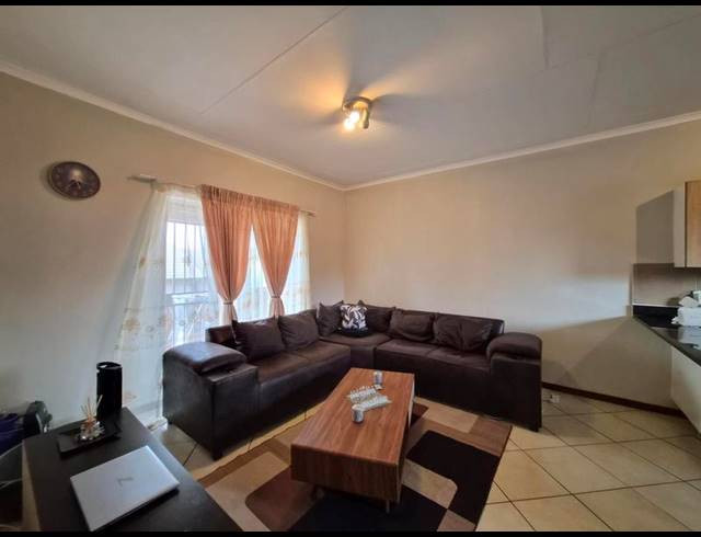 2 BEDROOM APARTMENT FOR SALE IN MOOIKLOOF RIDGE ESTATE